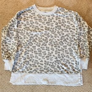 Aerie Desert Sweatshirt XS - Grey Leopard Print
